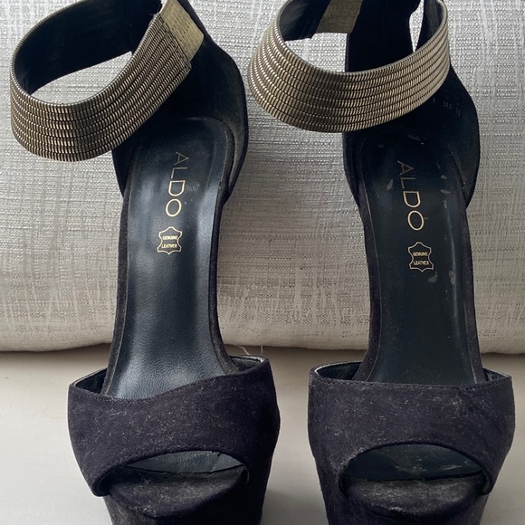 Black platform heels - Picture 1 of 4